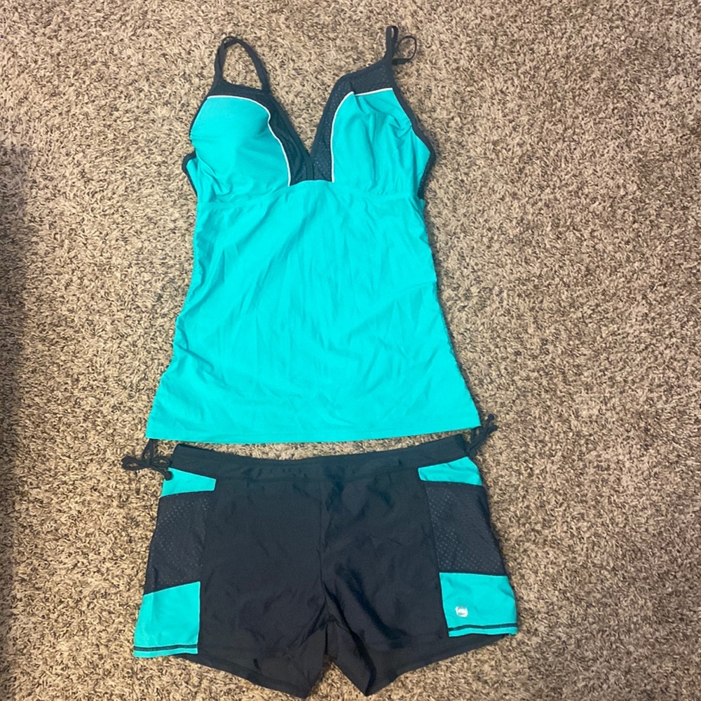 Free country (xl) (16) 2 piece with shorts bottoms